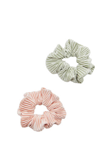 2-pack of textured velvet scrunchies