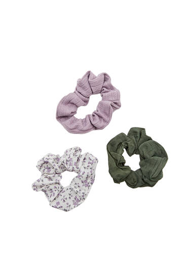 3-pack of pink and floral scrunchies