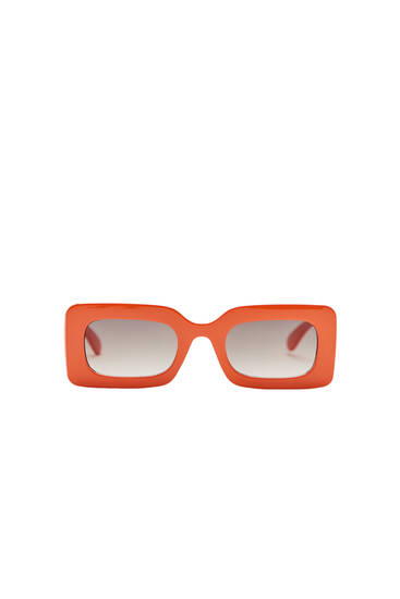 Okulary przeciwsłoneczne z podłużnymi oprawkami
