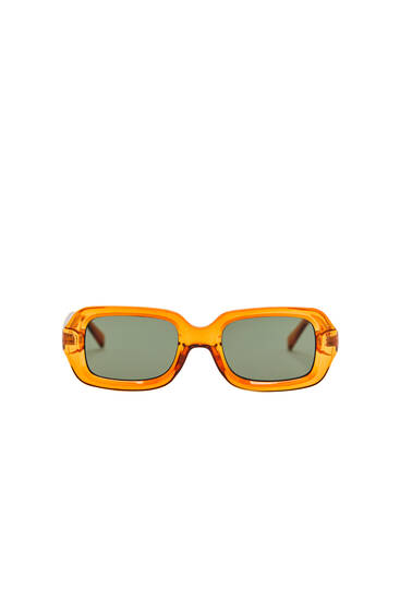Okulary przeciwsłoneczne w jaskrawym kolorze