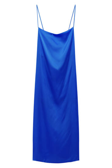 Satynowa sukienka średniej długości na ramiączkach