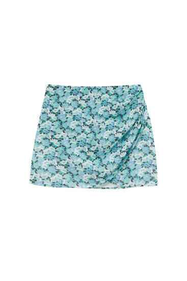 Mini skirt with a floral print