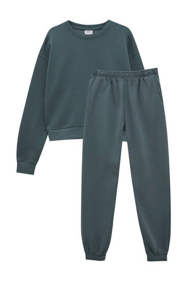 Pack of sweatshirt and jogging trousers