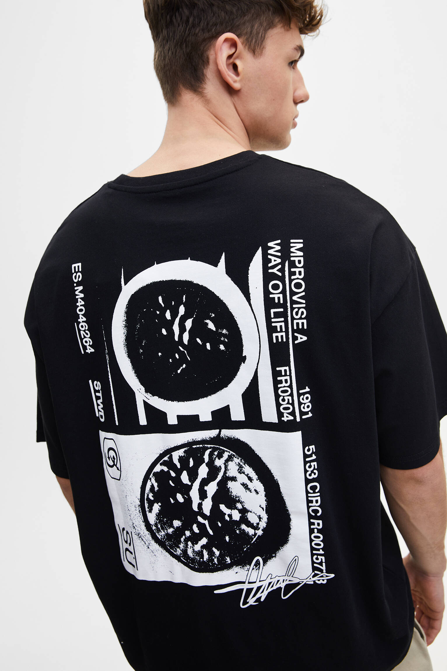 Pull & Bear - Black T-shirt with STWD illustration