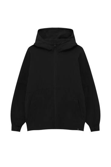 Hooded jacket in lightweight fabric