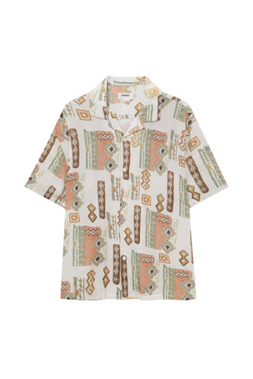 Short sleeve shirt with contrast print