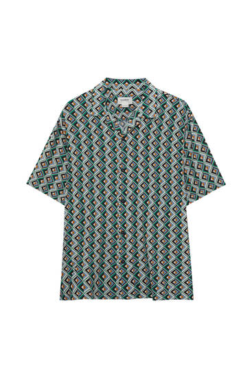 Basic short sleeve shirt with geometric print