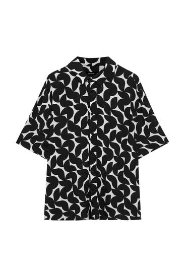 Short sleeve geometric-print shirt