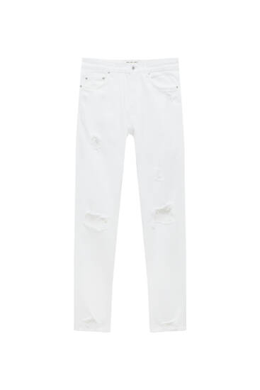 Weiße Carrot-Fit-Jeans mit Zierrissen