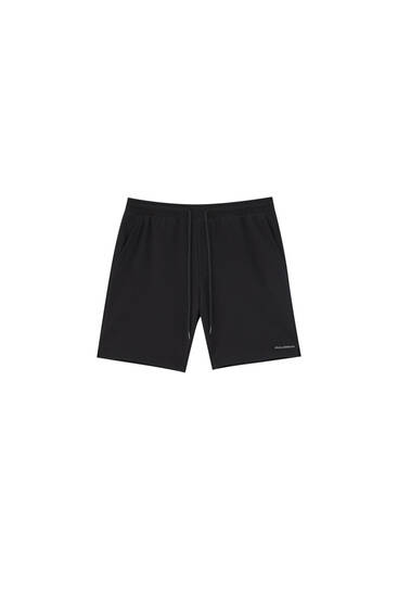 Basic jogger Bermuda shorts with pockets - contains recycled polyester