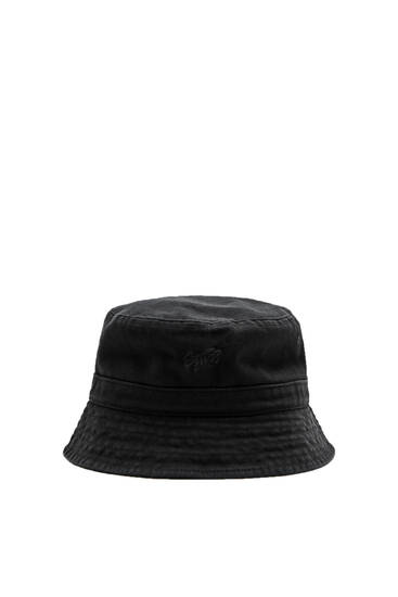 Czarny jeansowy kapelusz rybacki