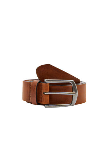 Basic belt with metallic buckle