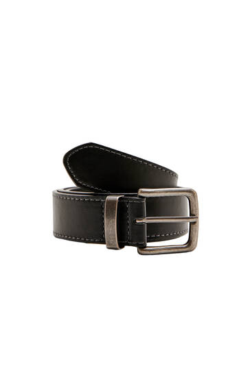 Belt with contrast seams