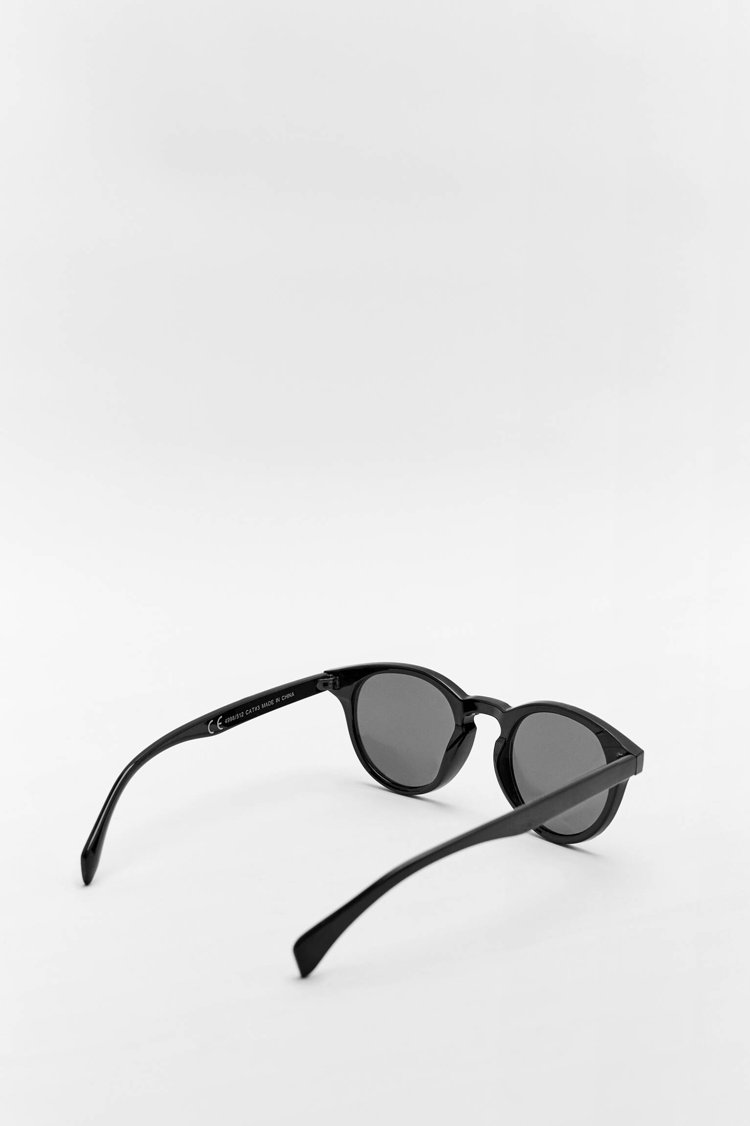 Pull \u0026 Bear - Gafas sol ovaladas pasta negra