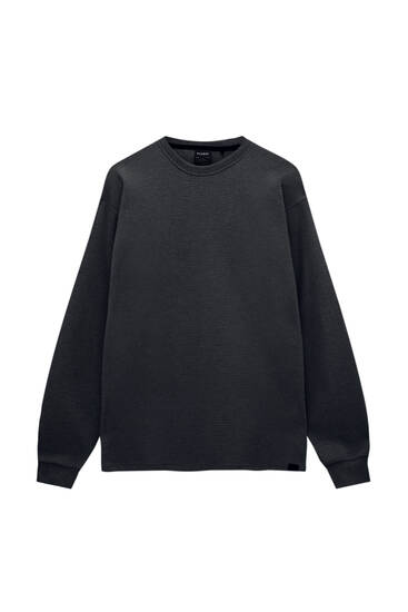 Basic long sleeve T-shirt with label detail