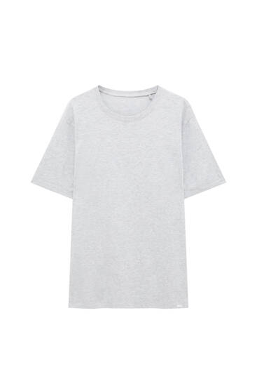 Basic short sleeve T-shirt with label detail