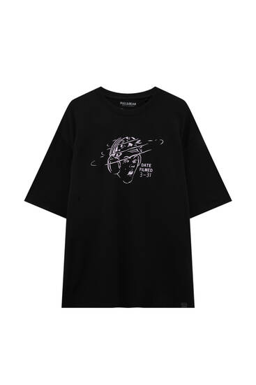 Short sleeve T-shirt with headphones graphic