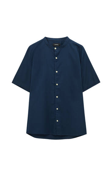 Basic short sleeve shirt with a stand-up collar