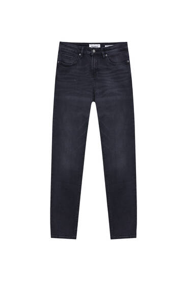 Černé extra úzké džíny opraného vzhledu