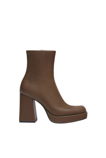 Women's Stylish Boots and Ankle Boots | PULL&BEAR