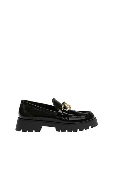 Mokassins mit Profilsohle und Kettengliedern - PULL\u0026BEAR