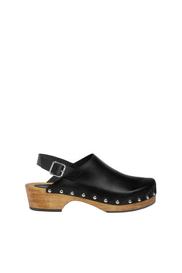 Wooden leather clogs with studs