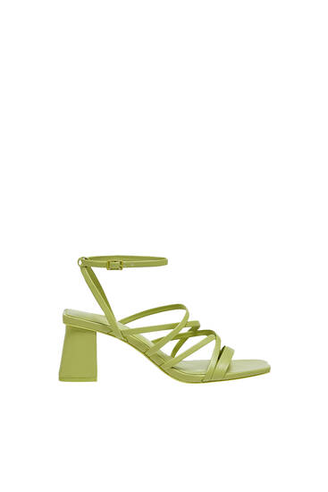 Descubre la Colección de Zapatos de Mujer | PULL\u0026BEAR
