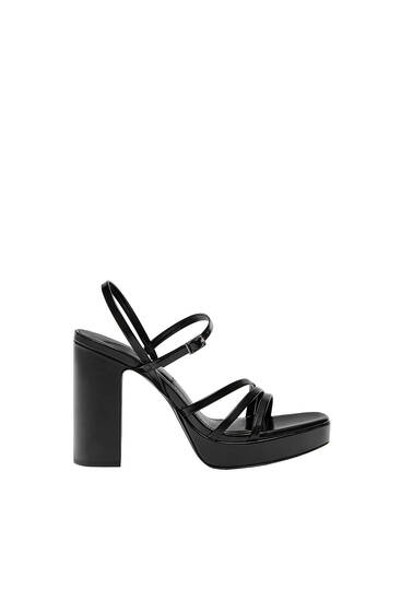 Descubre la Colección de Zapatos de Mujer | PULL\u0026BEAR