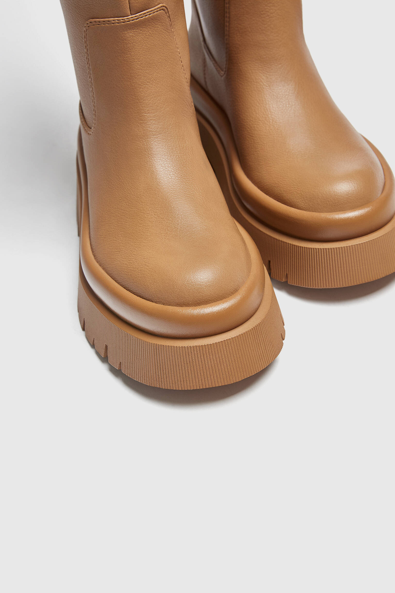 Pull \u0026 Bear - Bota plana suela track monocolor