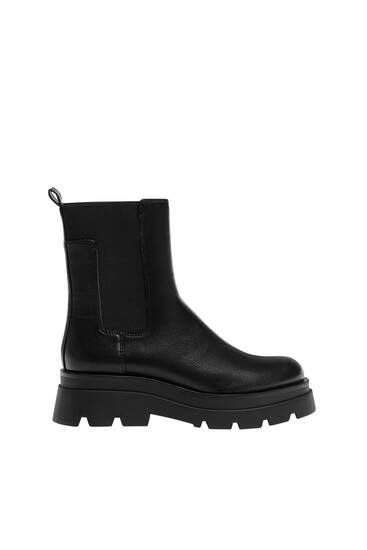 Chelsea boots with track soles - pull\u0026bear