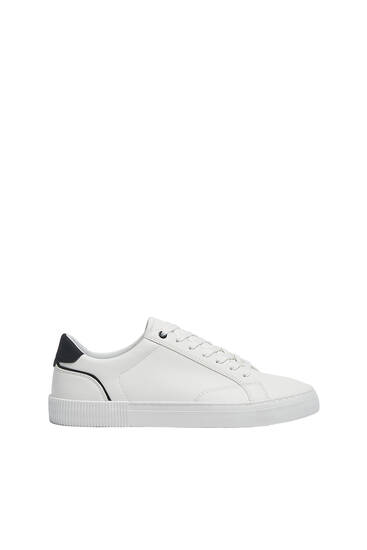 Casual trainers with textured sole
