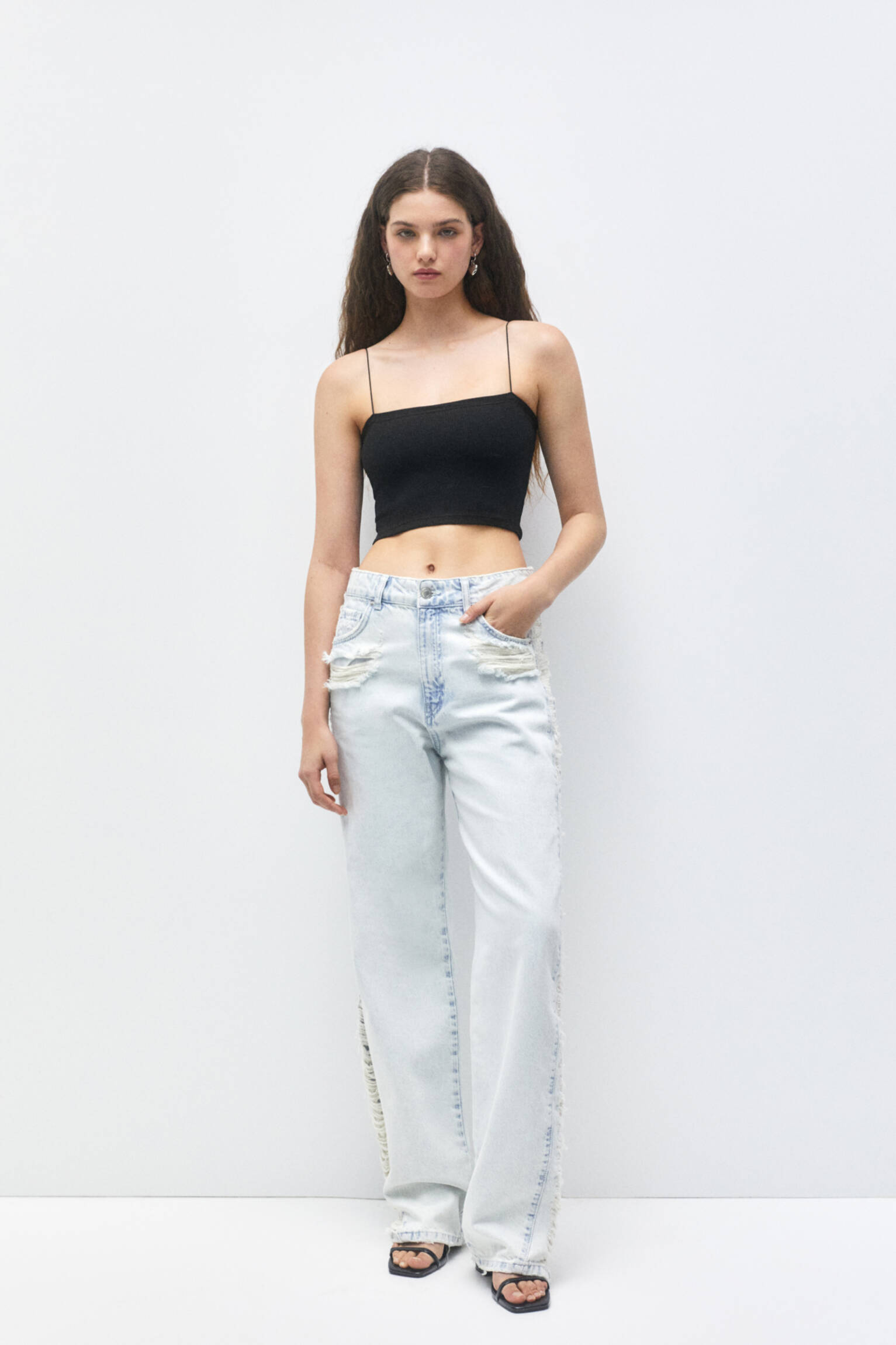 Crop top with thin straps - pull&bear