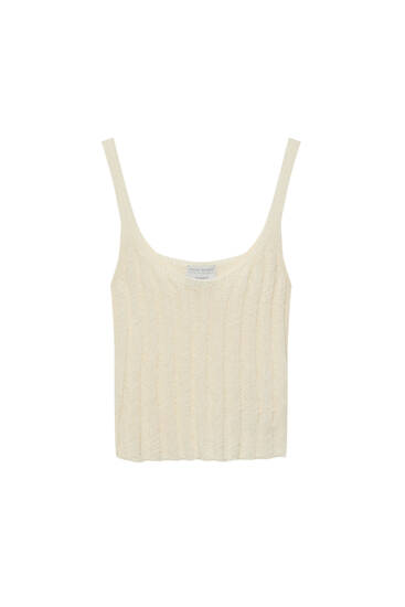Knitted top with thin straps