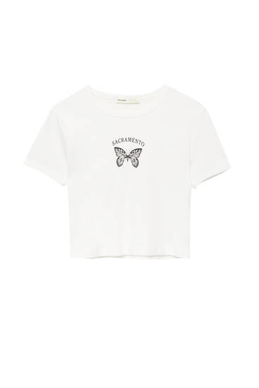Maglietta cropped con farfalla