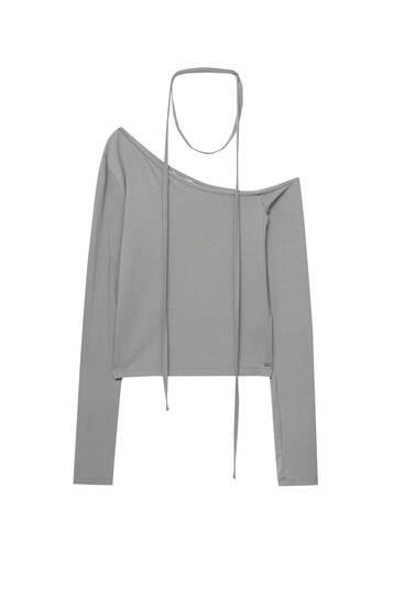 Asymmetric top with thin scarf detail