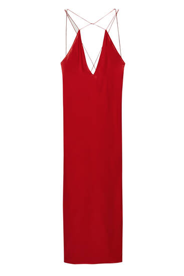 Lange, rode en gesatineerde jurk
