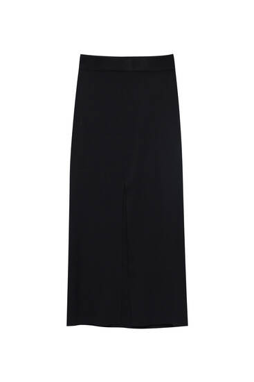 Ribbed long skirt with slit
