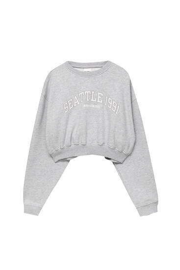 Cropped sweater in college-stijl