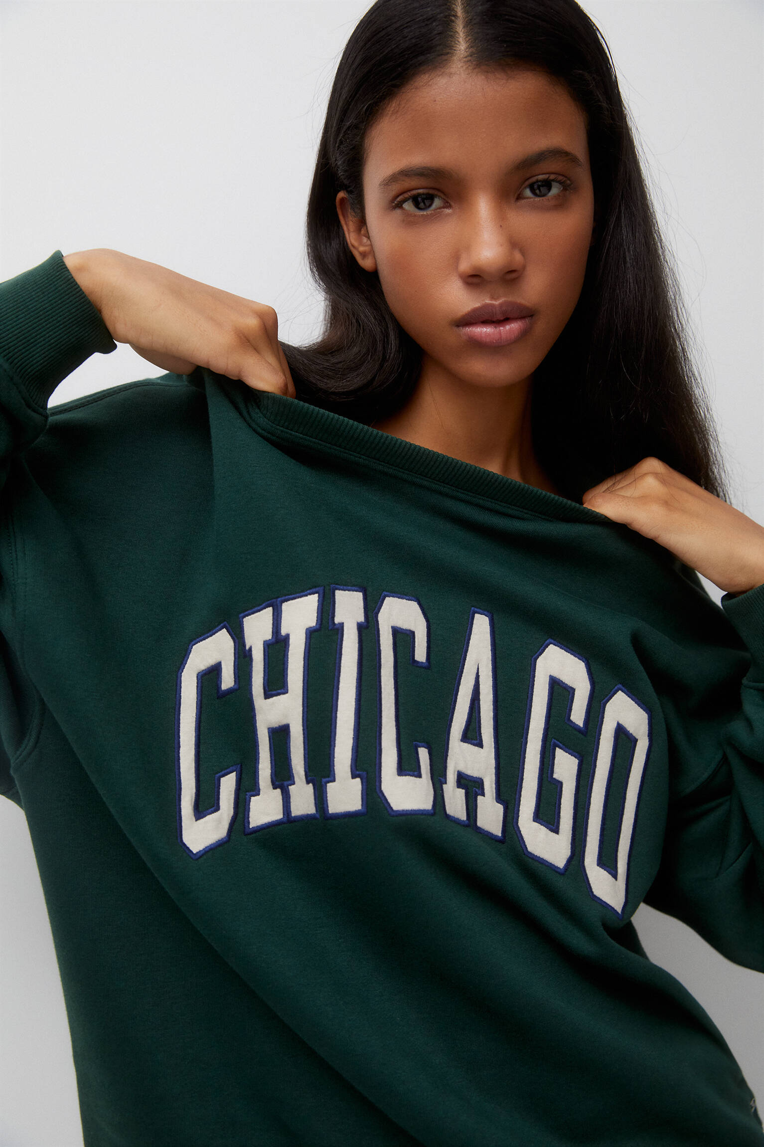 Pull & Bear Chicago sweatshirt - 578592591-501