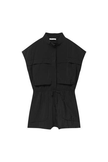 Short jumpsuit with front pockets