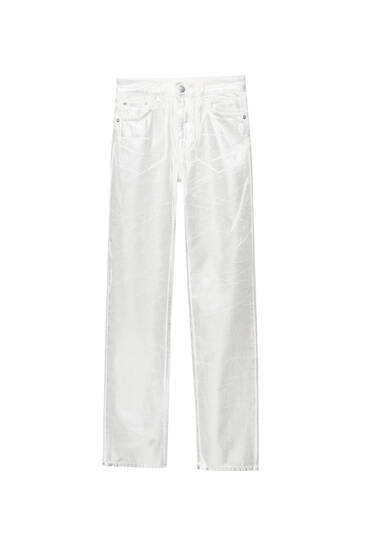 Straight-Leg-Jeans in weißer Metallic-Optik