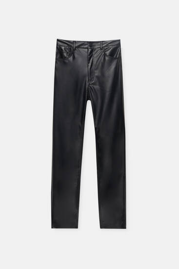 Pantalon cuero 2025 pull and bear