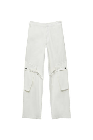 Cargo trousers with adjustable straps