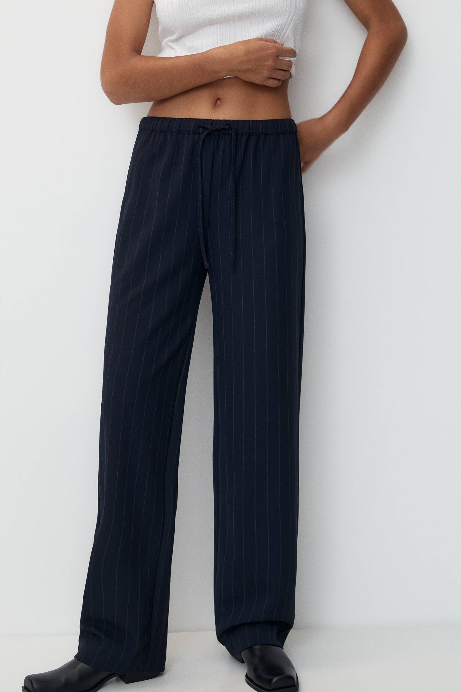 Trousers with an elasticated waistband - PULL&BEAR