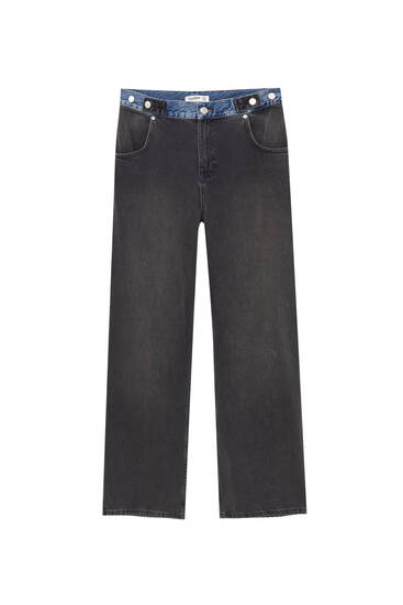 Contrast baggy jeans with an adjustable waist