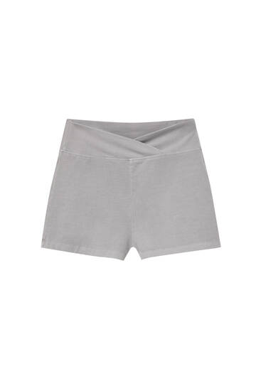 Cycling shorts with a crossover waist