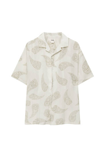 Short sleeve shirt with paisley print