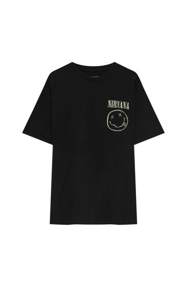 טי שירט בצבע שחור עם לוגו של Nirvana