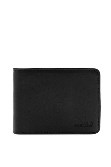 Μαύρο πορτοφόλι basic με όψη δέρματος