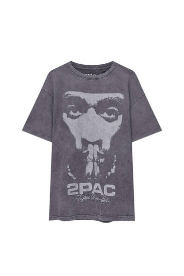 Ξεβαμμένη μπλούζα με graphic τύπωμα Tupac